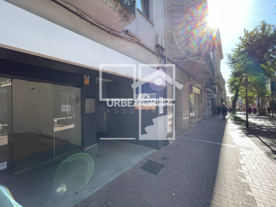 Inmueble en Calle Font Vella    bajos, Barcelona