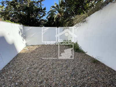 Inmueble en Calle Font Vella    bajos, Barcelona