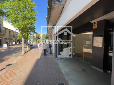 Inmueble en Calle Font Vella    bajos, Barcelona