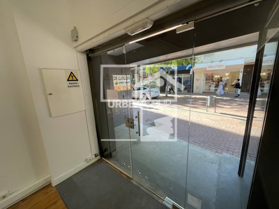 Inmueble en Calle Font Vella    bajos, Barcelona