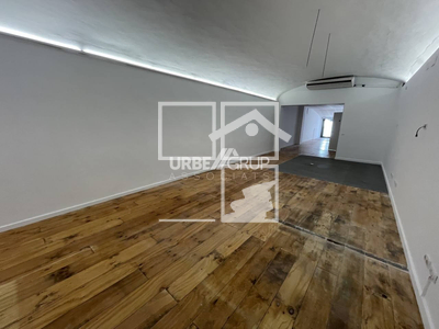 Inmueble en Calle Font Vella    bajos, Barcelona