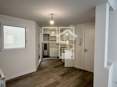 Local en Avenida Sant Joan de les Abadesses    baixos, Olot Girona