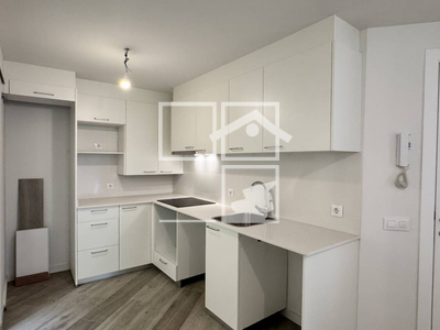 Local en Avenida Sant Joan de les Abadesses    baixos, Olot Girona