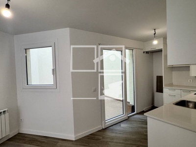 Local en Avenida Sant Joan de les Abadesses    baixos, Olot Girona